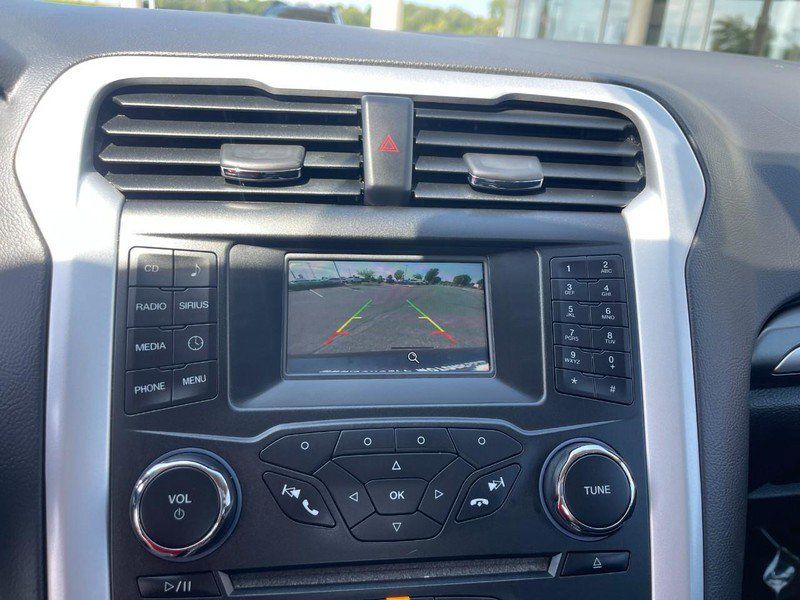 Used 2015 Ford Fusion SE FWD image 25