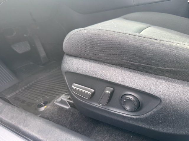 Used 2024 Toyota RAV4 XLE FWD image 21