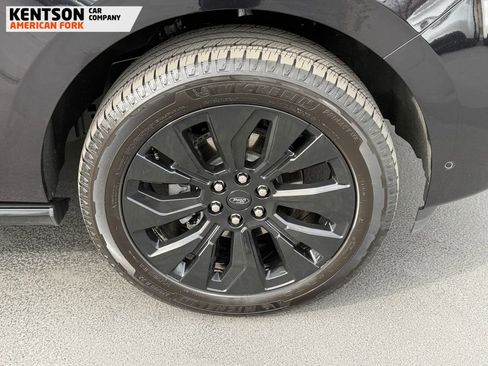 Used 2025 Ford Expedition Max Platinum w/ Stealth Appearance Package image 15