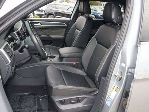 Certified 2021 Volkswagen Atlas Cross Sport SE w/ V6 Towing Package image 12