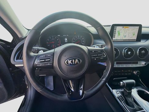 Used 2018 Kia Stinger Premium image 10