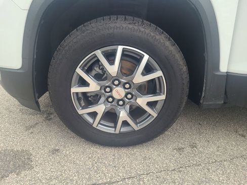 Used 2023 GMC Acadia SLT image 25