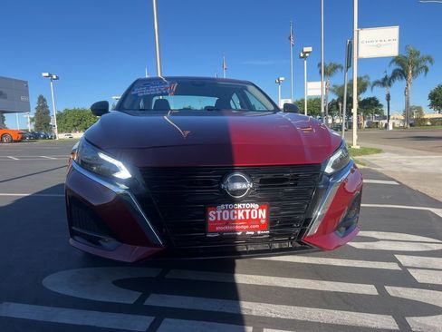 Used 2025 Nissan Altima 2.5 SV image 4