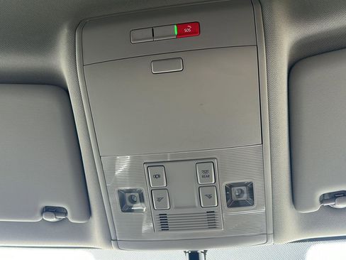 Used 2023 Volkswagen Atlas SE w/ Black Wheel Package image 15