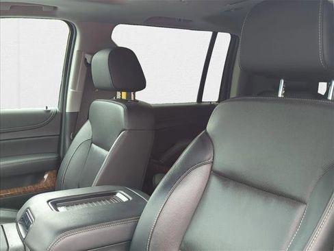 Used 2019 Chevrolet Suburban Premier image 11