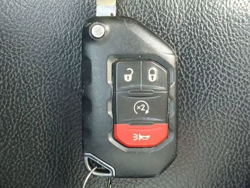Used 2019 Jeep Wrangler Unlimited Sahara AWD/4WD image 36