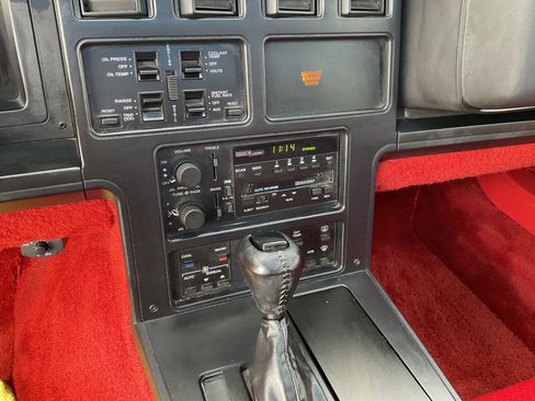 Used 1987 Chevrolet Corvette Coupe image 8