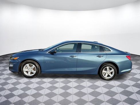 Used 2024 Chevrolet Malibu LT FWD image 2
