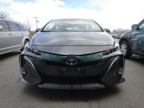 Used 2018 Toyota Prius Prime Advanced w/ Carpet Mat Package image 2