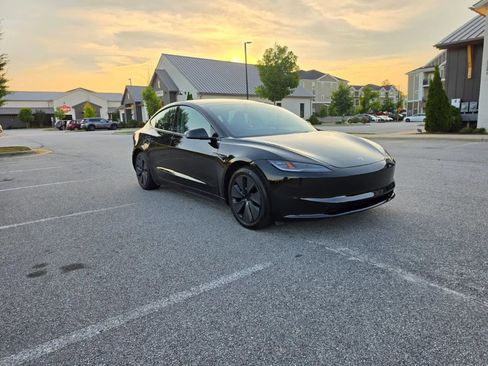 Used 2025 Tesla Model 3 RWD image 2