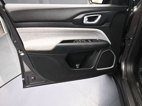 Used 2022 Jeep Compass Latitude image 12