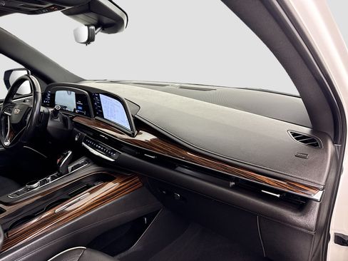 Used 2021 Cadillac Escalade Premium Luxury RWD image 34