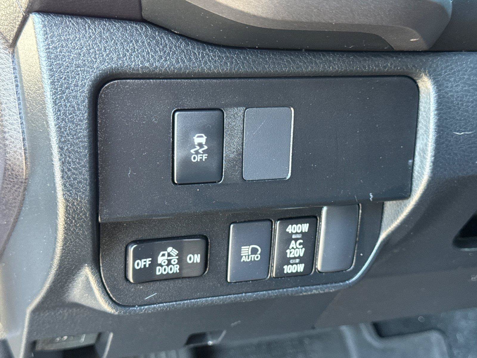 Used 2020 Toyota Tacoma TRD Off-Road w/ Technology Package AWD/4WD image 28