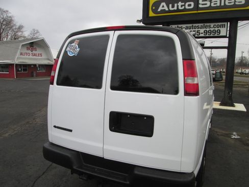Used 2017 Chevrolet Express 2500 image 34