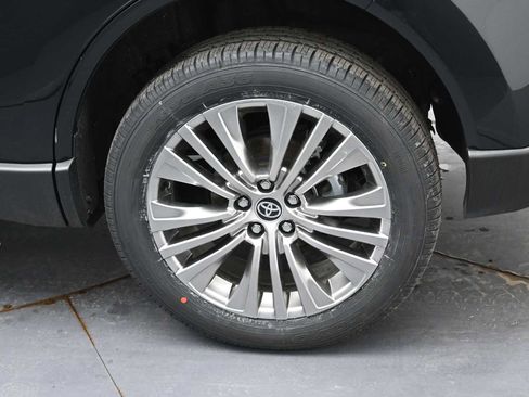 Used 2023 Toyota Venza Limited AWD/4WD image 5