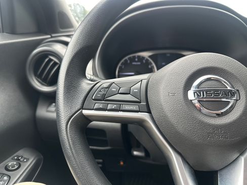Used 2018 Nissan Kicks S FWD image 31