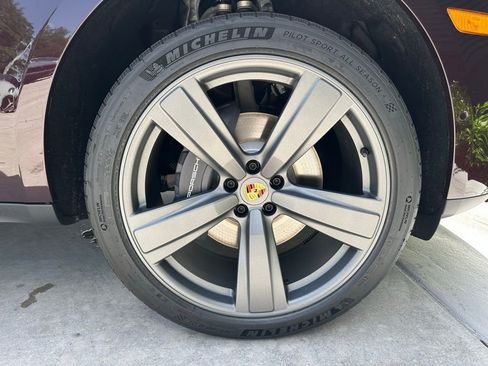 Certified 2025 Porsche Macan Turbo image 34