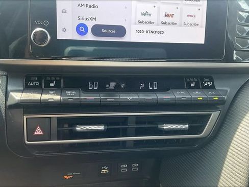 Used 2025 Toyota Camry SE w/ Convenience Package FWD image 31