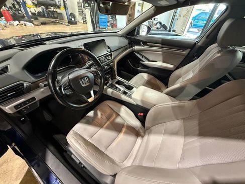 Used 2018 Honda Accord Touring image 17