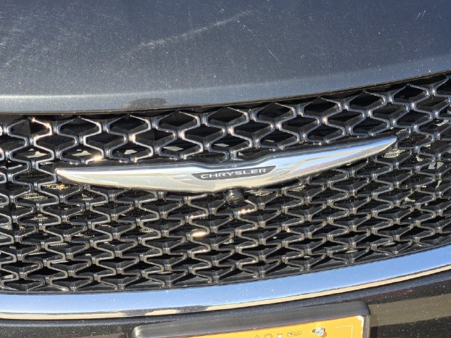 Certified 2023 Chrysler Pacifica Touring-L FWD image 12