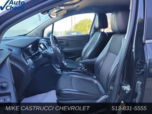 Used 2019 Chevrolet Trax LT w/ LT Convenience Package AWD/4WD image 22