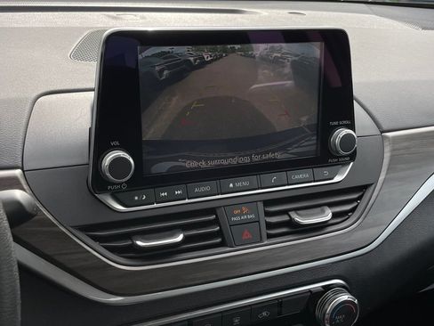 Used 2025 Nissan Altima 2.5 SV FWD image 17