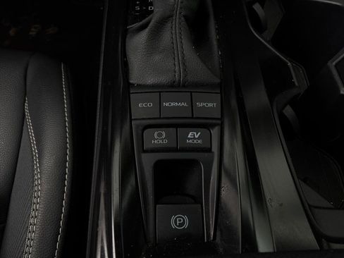 Used 2025 Toyota Camry SE FWD image 23