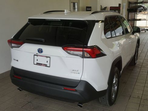Used 2022 Toyota RAV4 XLE w/ Convenience Package AWD/4WD image 15