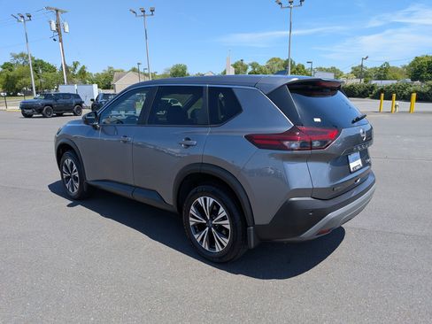 Used 2023 Nissan Rogue SV AWD/4WD image 7