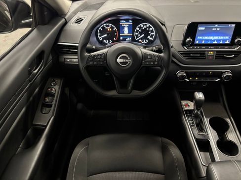 Used 2023 Nissan Altima 2.5 S FWD image 12