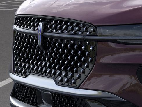 New 2025 Lincoln Nautilus Premier image 17