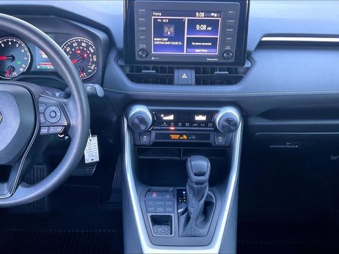 Used 2022 Toyota RAV4 LE image 7