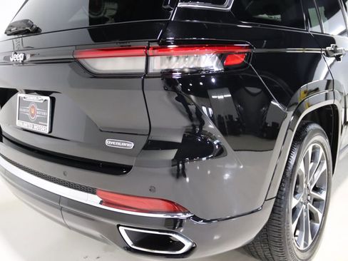 Used 2023 Jeep Grand Cherokee Overland image 11