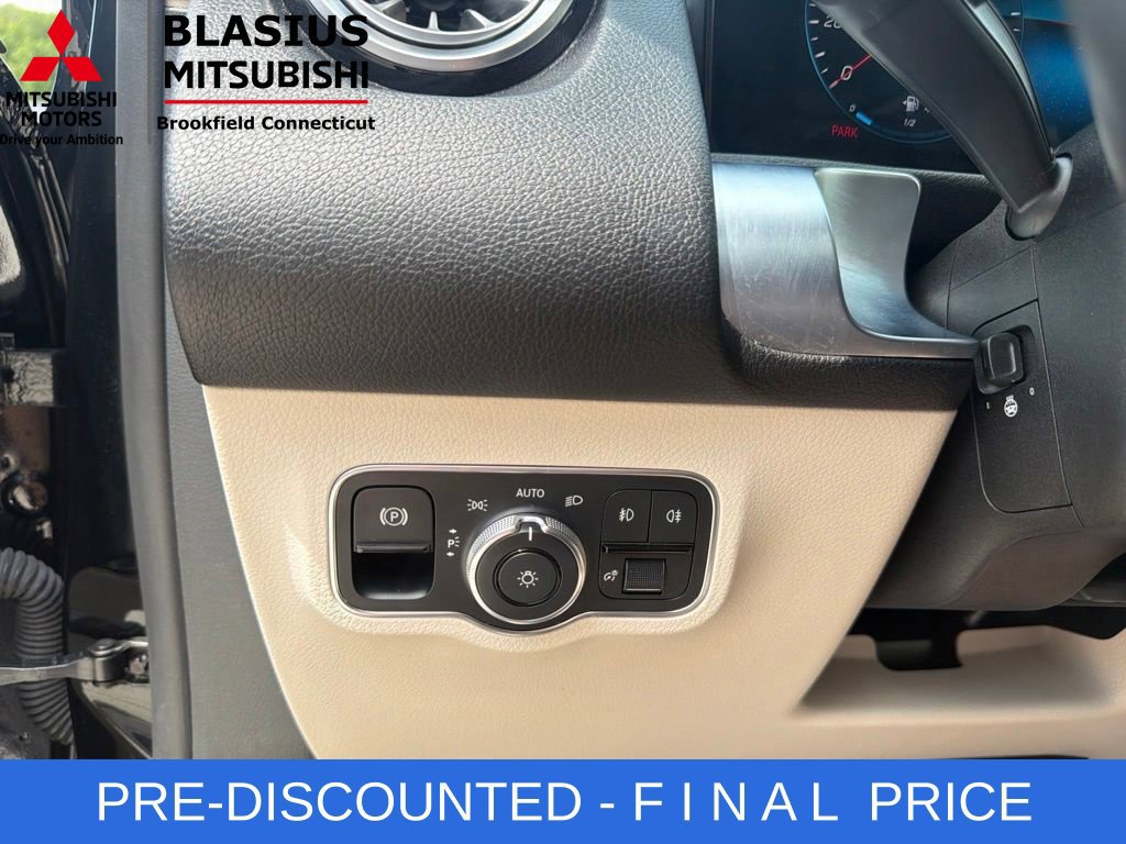 Used 2022 Mercedes-Benz GLB 250 4MATIC w/ Premium Package Lite image 29