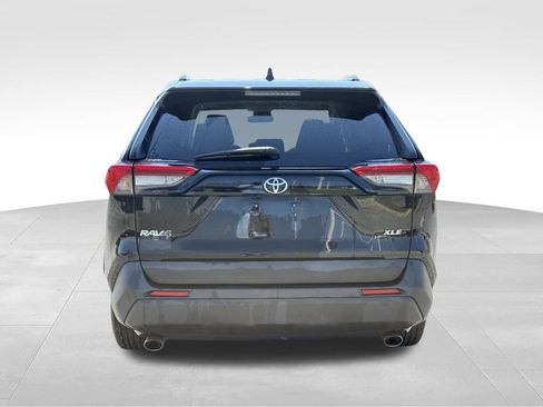 Used 2021 Toyota RAV4 XLE w/ Convenience Package FWD image 26
