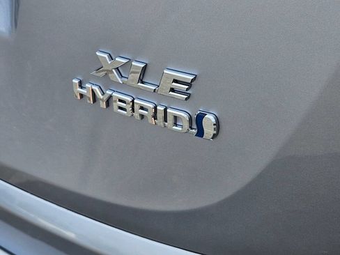 Used 2017 Toyota RAV4 XLE w/ Convenience Package AWD/4WD image 10