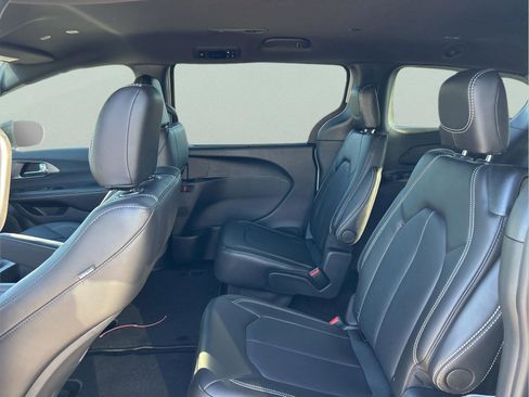 New 2026 Chrysler Pacifica Select image 25