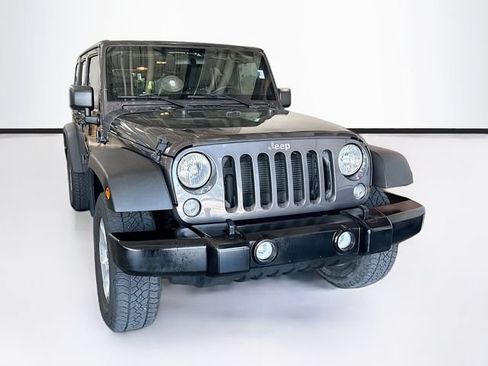 Used 2018 Jeep Wrangler Unlimited Sport w/ Connectivity Group AWD/4WD image 4
