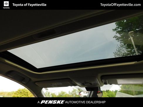 Used 2016 Toyota RAV4 Limited AWD/4WD image 4
