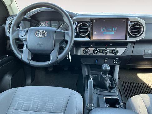 Used 2017 Toyota Tacoma SR AWD/4WD image 12