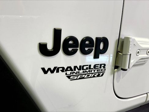 Used 2021 Jeep Wrangler Unlimited Sport image 23