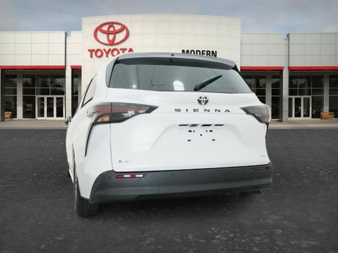 New 2026 Toyota Sienna XLE FWD image 11
