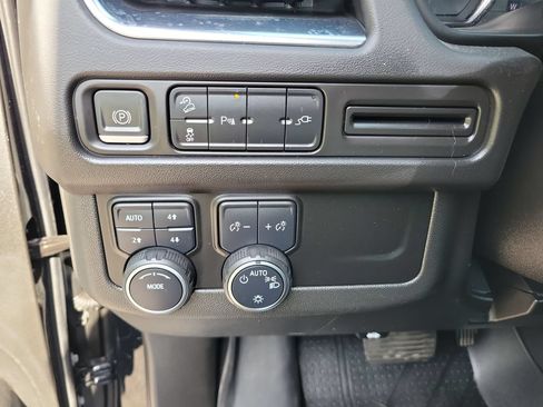 Used 2021 Chevrolet Suburban Z71 AWD/4WD image 26