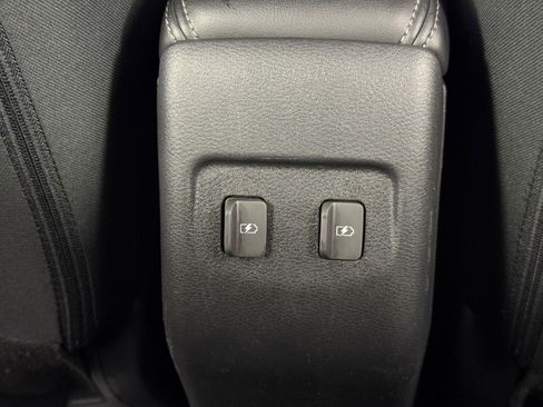 Used 2022 Nissan Kicks SR image 27