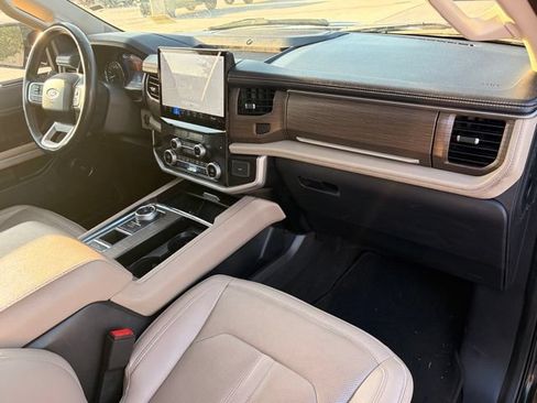 Used 2024 Ford Expedition Limited RWD image 14
