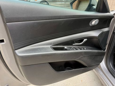 Used 2022 Hyundai Elantra SEL FWD image 9