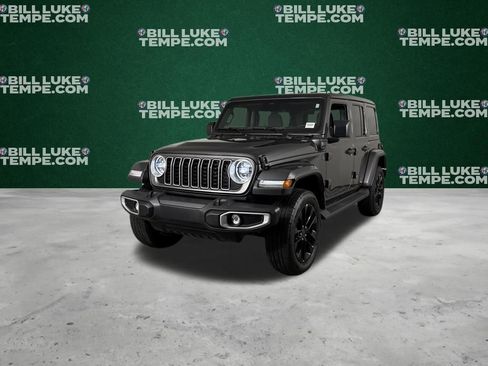 Used 2025 Jeep Wrangler Unlimited Sahara image 3
