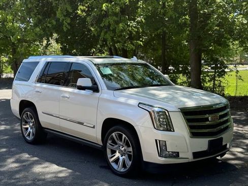 Used 2015 Cadillac Escalade Premium AWD/4WD image 3