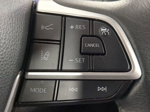 Used 2025 Toyota Sienna XLE image 32