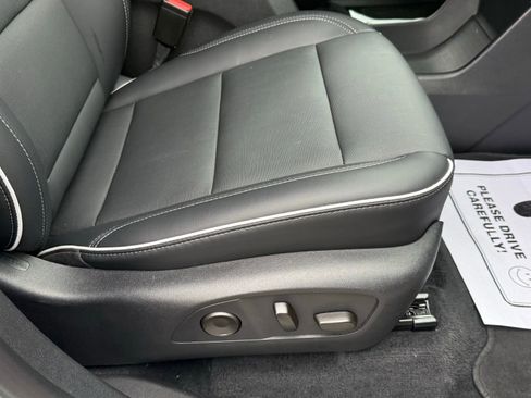 Used 2025 Buick Enclave Preferred image 22